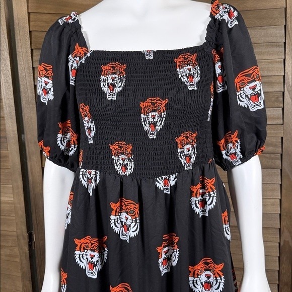 Lala. Black Tiger Print Smocked Maxi Dress Puff Sleeve Tiered Size Large - Picture 3 of 7